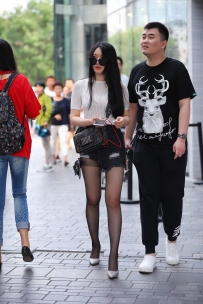 【精选街拍】Vol.2805 墨镜牛仔裙 [38P-328MB]