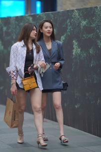 【精选街拍】Vol.1670 气质长发小姐姐 [83P+1V-1.11GB]