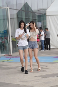 【精选街拍】Vol.2349 青春靓丽漂亮小姐姐 [71P+1V-955MB]