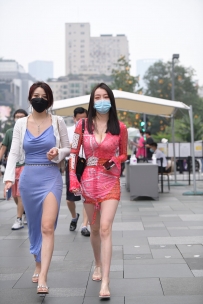 【精选街拍】Vol.2798 亮眼红色纱裙 [128P+1V-4.03GB]