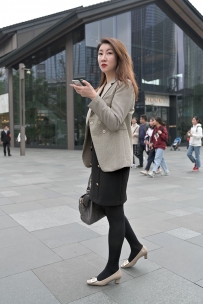 【精选街拍】Vol.2502 黑色紧身包臀裙黑丝 [30P+1V-637MB]