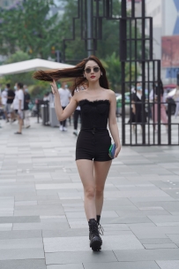 【精选街拍】Vol.2588 黑色热裤美腿香肩短靴 [144P-2.87GB]