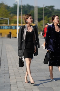 【精选街拍】Vol.3312 黑色紧身包臀裙短发熟女 [82P-1.57GB]