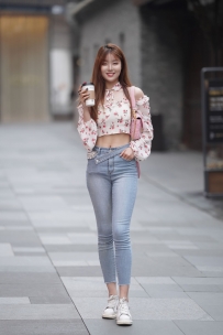 【精选街拍】Vol.2397 紧牛花姑娘 [52P+1V-831MB]