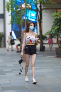 【精选街拍】Vol.2101 幸福的米老鼠 [70P+1V-1.14GB]