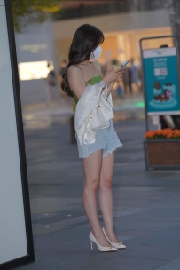 【精选街拍】Vol.2043 高挑牛仔短裤 [99P-1.17GB]