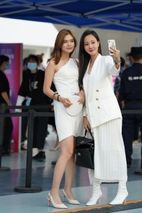 【精选街拍】Vol.3088 素雅干净白色裙装 [48P-706MB]