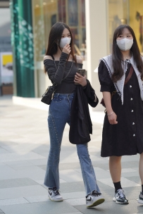 【精选街拍】Vol.2756 清秀甜美牛仔裤 [54P-781MB]