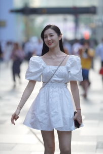 【精选街拍】Vol.2427 白裙清爽女孩 [127P+1V-1.56GB]