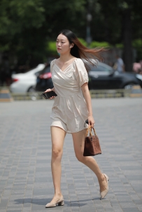 【精选街拍】Vol.2519 咖色短裙美腿 [37P-401MB]