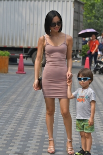 【精选街拍】Vol.0031 紧身短裙美女辣妈街拍 [30P-275MB]