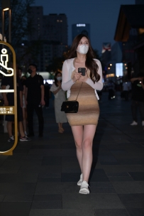 【精选街拍】Vol.2606 渐变色修身裙 [73P-1.54GB]